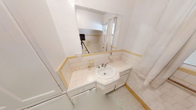 Building Photo - Fresh 3BR/2BA • Pet Friendly • Garage • Mo...