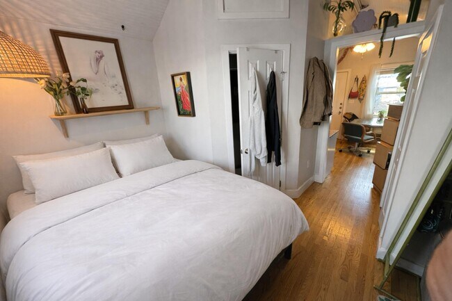 Building Photo - 3502 E 12th St