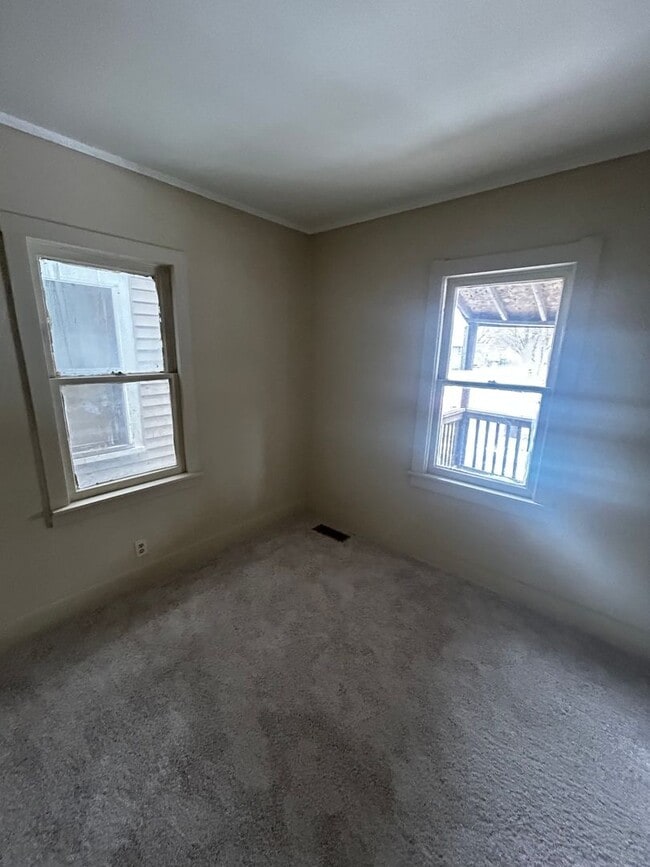 Primary Photo - Cozy 2 Bed 1 Bath home