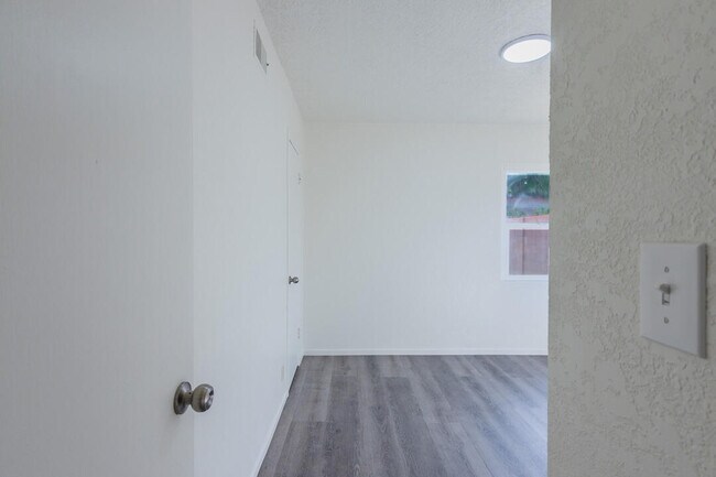 Building Photo - 45462 E 3rd St