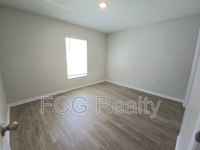 Building Photo - 9809 N Santee Terrace