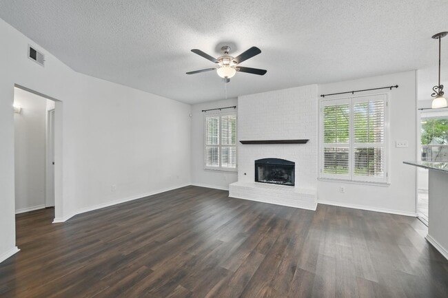 Building Photo - 2521 Timber Ridge Ln