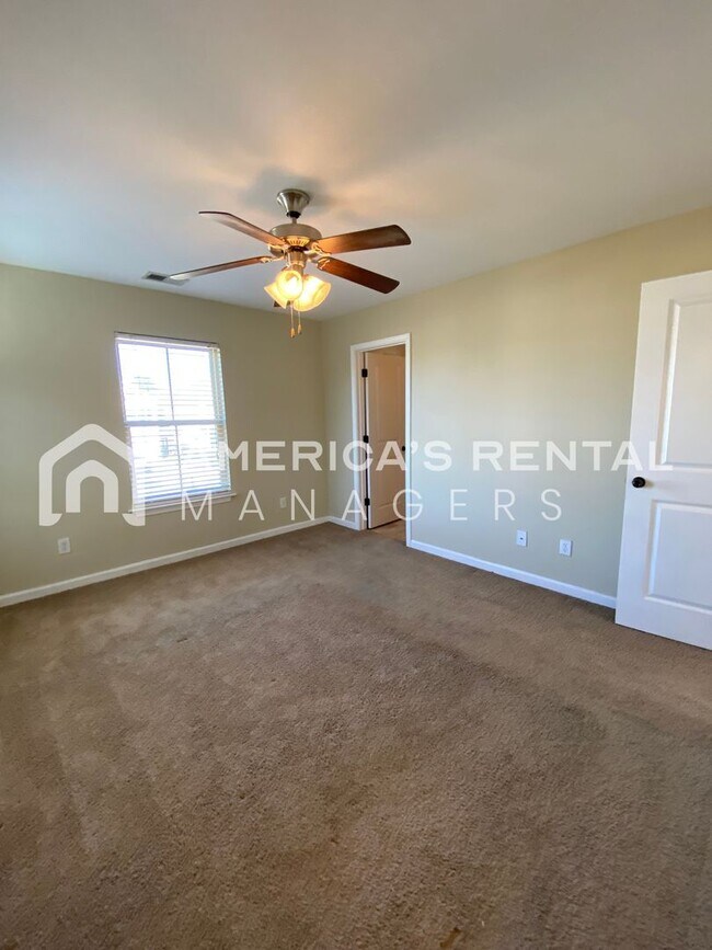 Building Photo - Townhome Available in Calera!! Available to View Now!!!