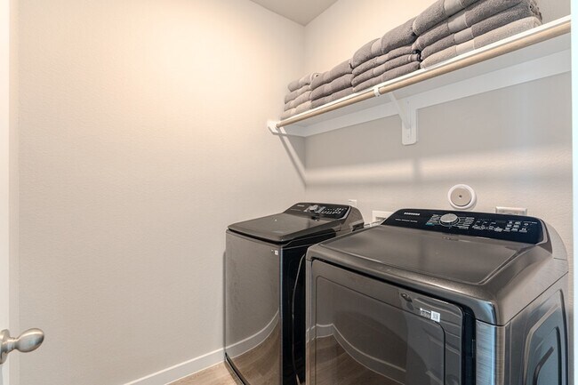 Building Photo - 494 S Centro Cir