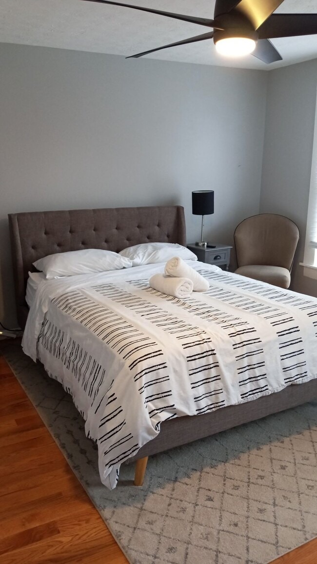 Building Photo - 185 S Cypress Ave