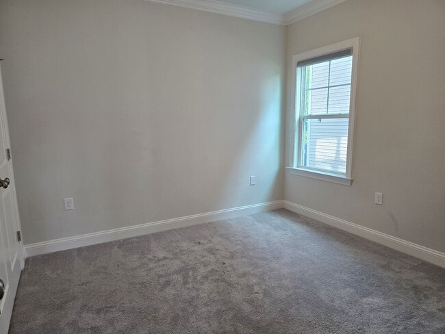 Building Photo - 4 spacious bedrooms and 3 full bathrooms along with guest suite. 1st floor primary and secondary ...