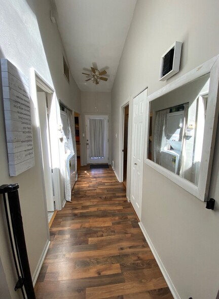 Building Photo - 809 Dora Ct