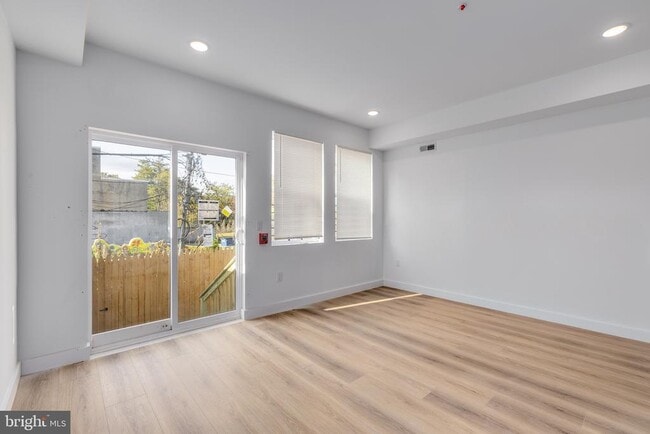 Building Photo - 2502 N 10th St