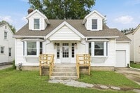 Building Photo - Three bedroom, one bathroom single in Springfield!
