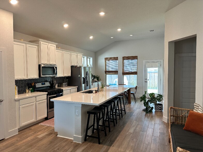 Building Photo - 8600 Cumbrae Ln