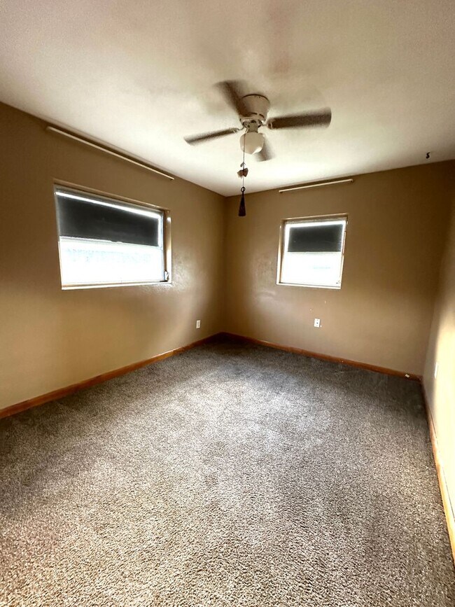 Building Photo - MOVE IN SPECIAL- Nice 2/1 Home w/ Fenced Yard in St Cloud