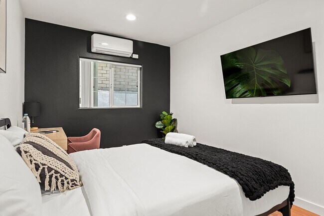 Building Photo - 10777 Ashton Ave