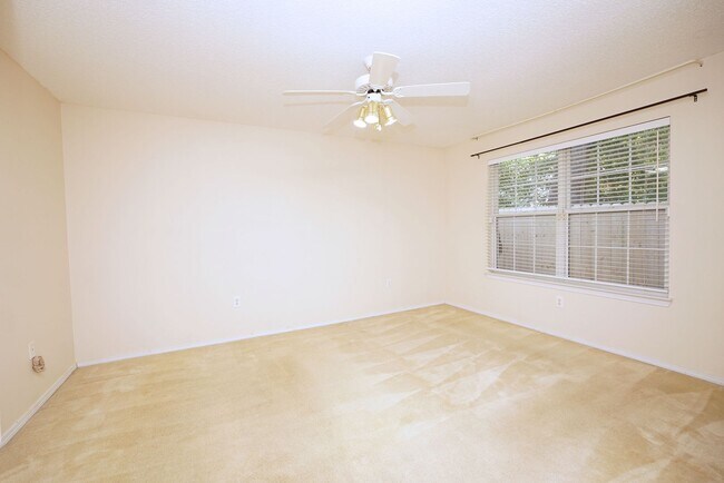 Building Photo - Great Location in Fort Walton Beach