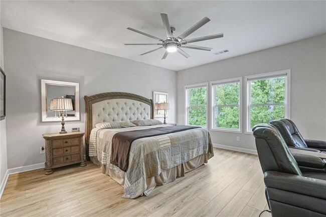 Building Photo - 421 Retreat Ln