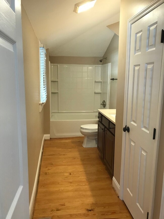 Building Photo - Beautiful 3 Bed 3.5 Bath House