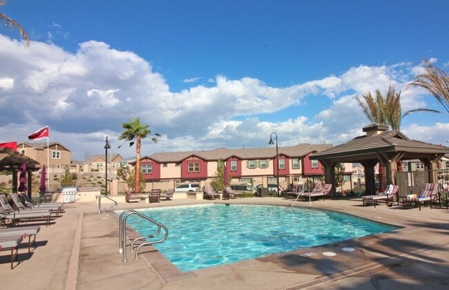 Building Photo - COMING SOON! Beautifully Remodeled 3-Bedro...