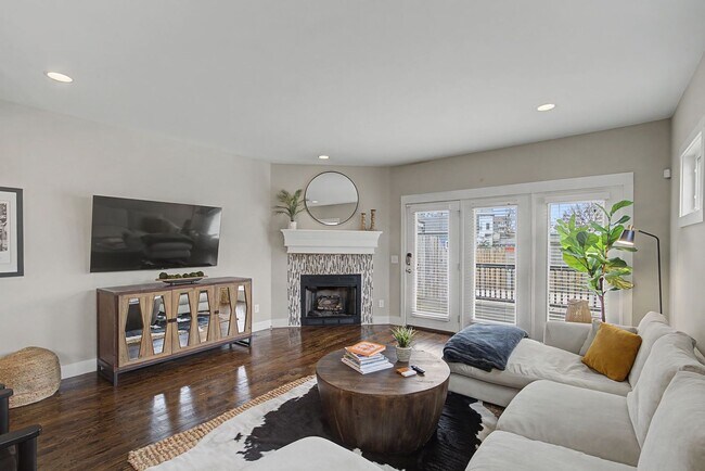 Building Photo - $4,200 per month | Fully Furnished | 3+ Month Leases Available