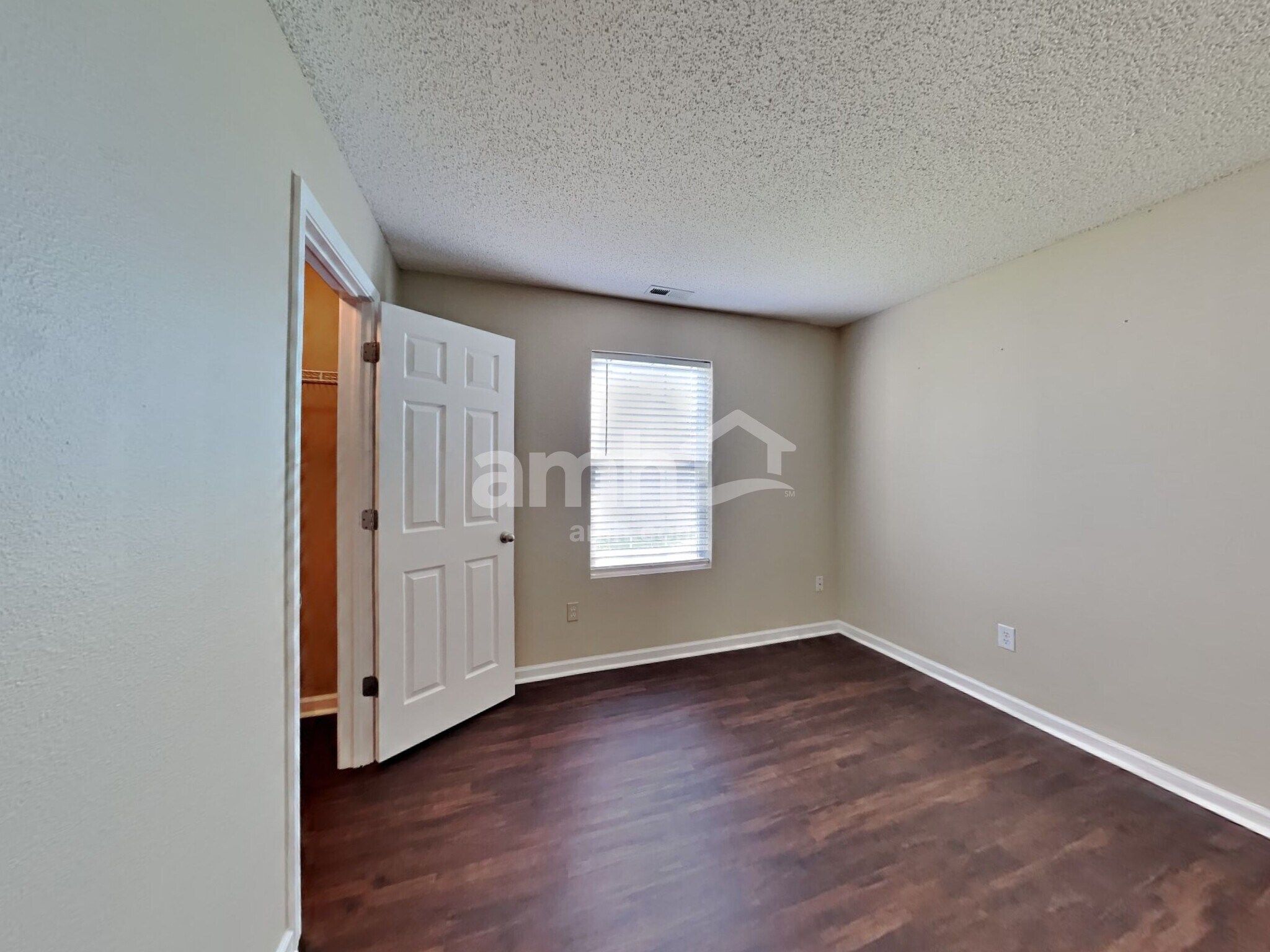 Building Photo - 5833 Cabot Dr