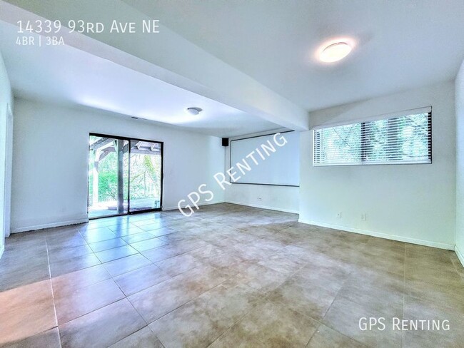 Building Photo - Finn Hill Kirkland 4bd Tri-Level on large ...