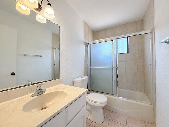 Building Photo - Spacious East El Paso 3bed/2bath!