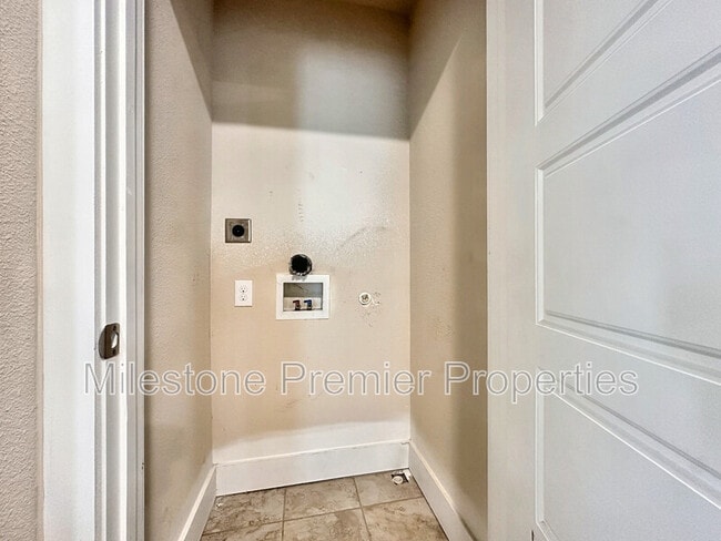 Building Photo - 3908 Ashton Dr