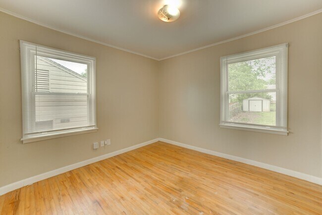 Building Photo - Charming 3 Bedroom 1 Bath near Route 66!