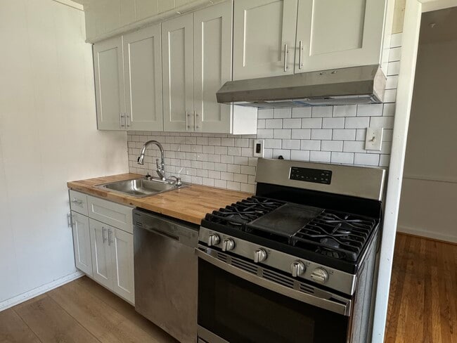 Kitchen 6 - 205 W Colonial St