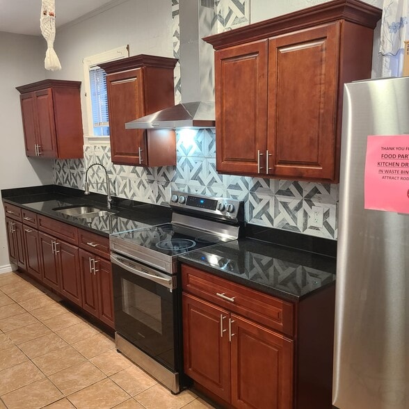 Building Photo - 35 Algonquin St