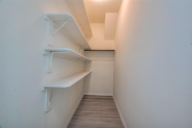 Building Photo - 520 West Fork