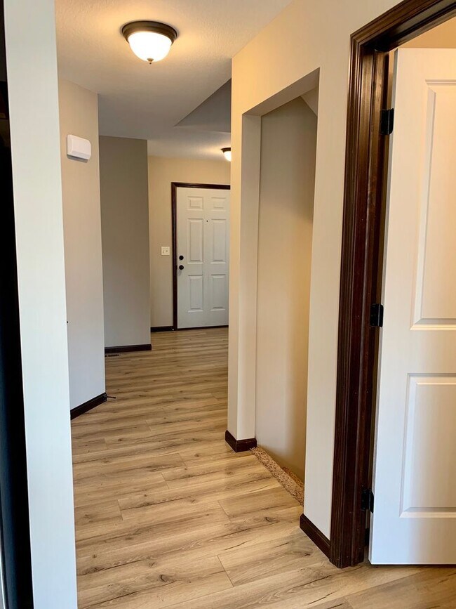 Building Photo - 8712 E Harry St