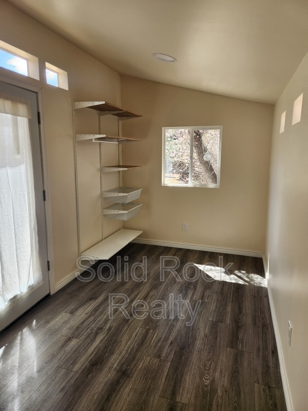 Building Photo - 4018 Goldenrod Dr