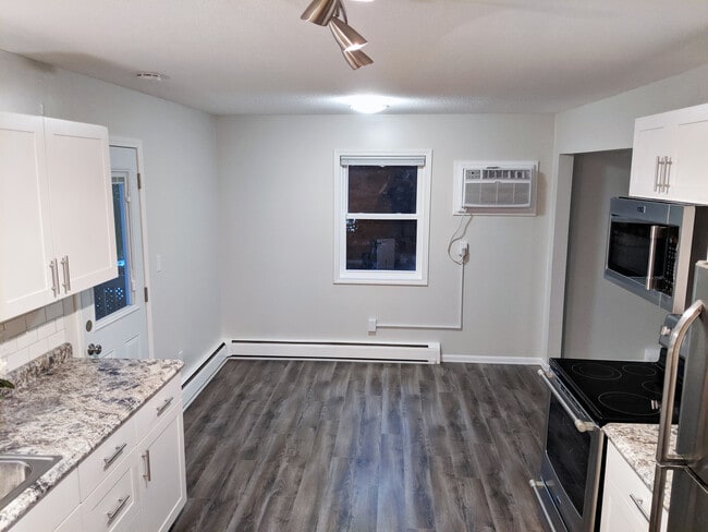 Building Photo - 501/503