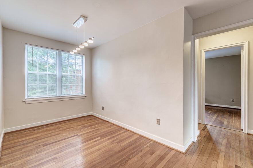 Dining Room - 109 E Glebe Rd