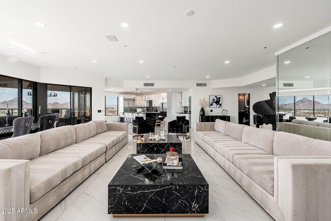 Building Photo - 1040 E Osborn Rd