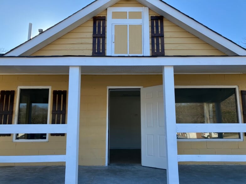 Building Photo - 6152 Jackson Hwy SW