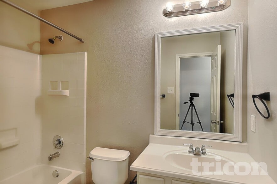 Building Photo - 12608 Summerwood Dr