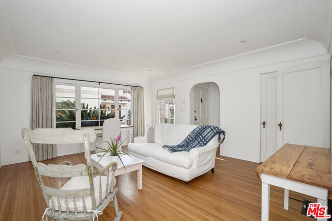 Building Photo - 1033 9th St