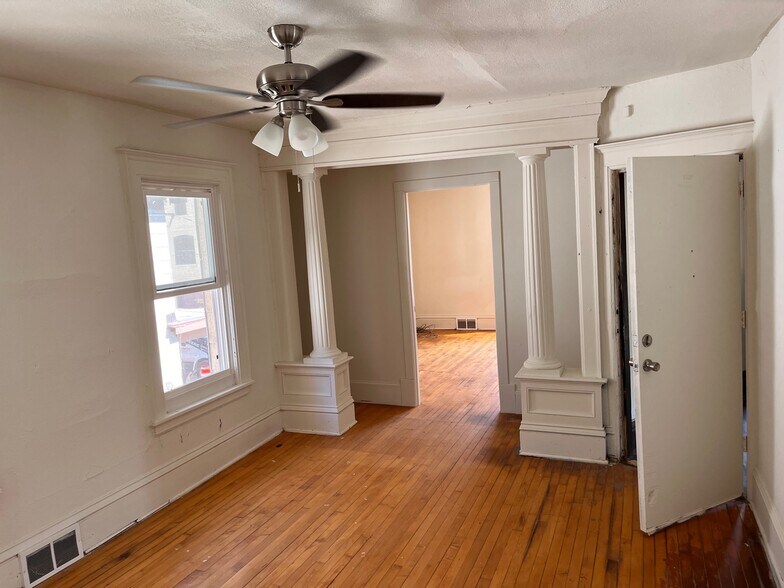 Building Photo - 120 S Blair St