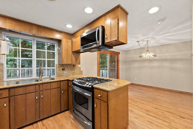 Building Photo - Stunning 4-Bed Gig Harbor Home for Rent | ...