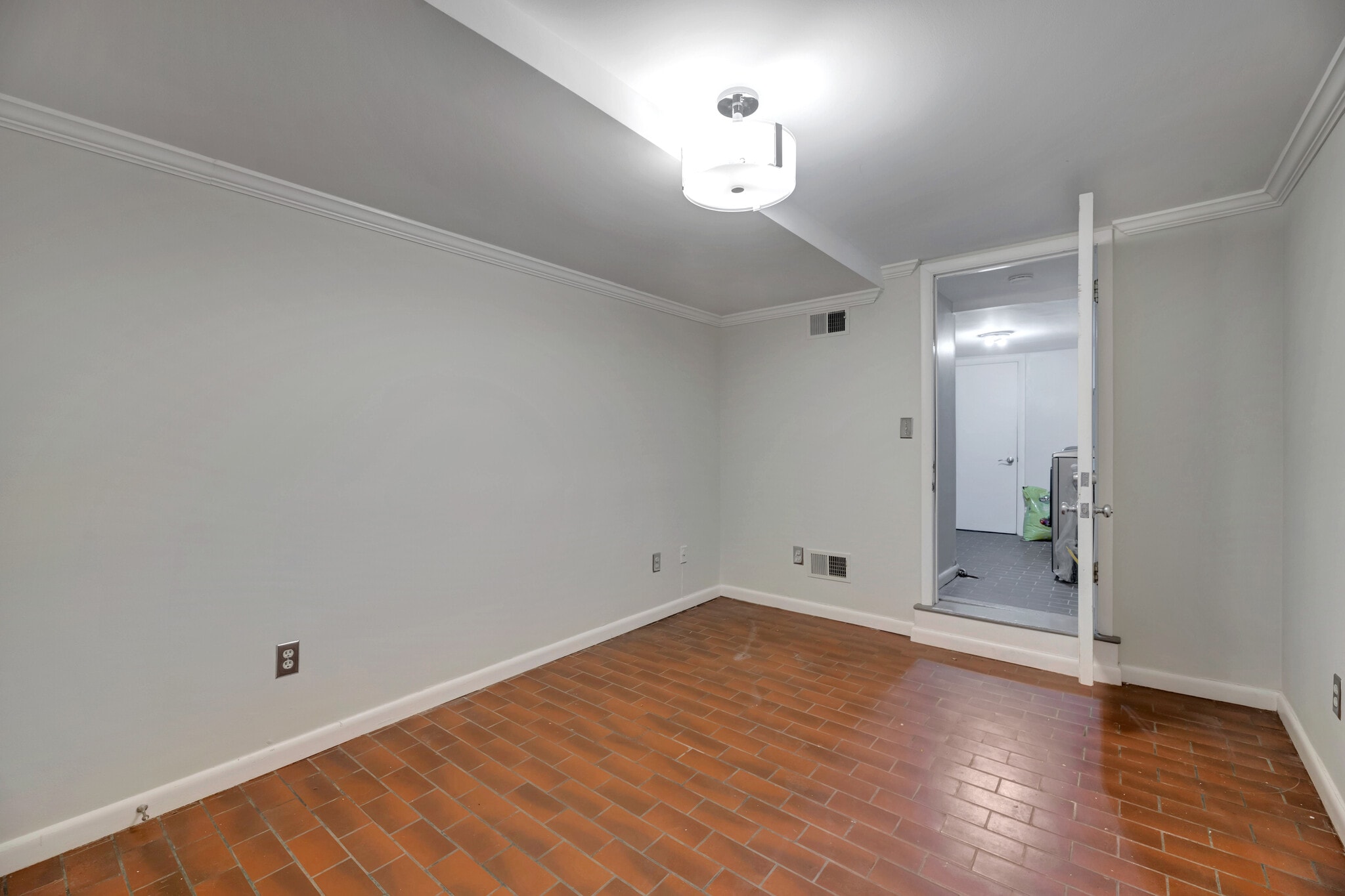 Building Photo - 308 11th St SE