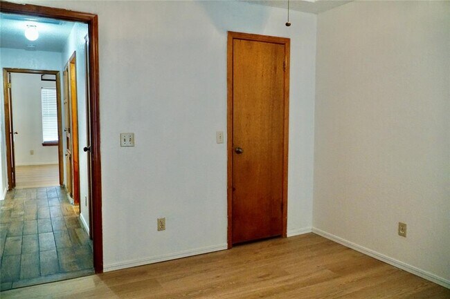 Building Photo - 5004 SE 84th St