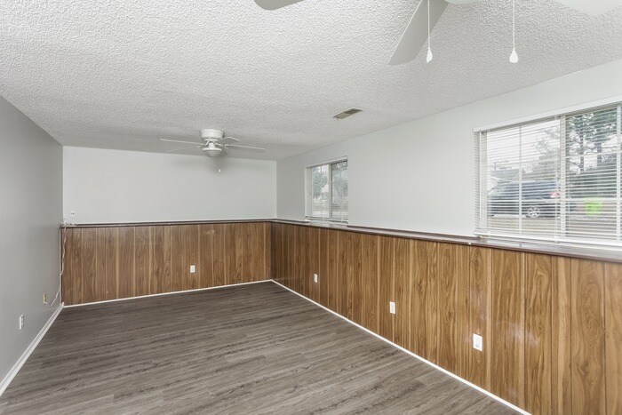Building Photo - 30 Wayland Ct