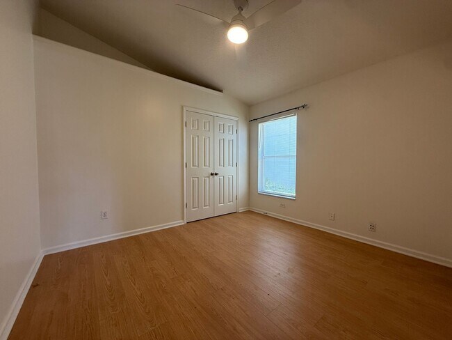 Building Photo - 1905 Pine Bay Dr