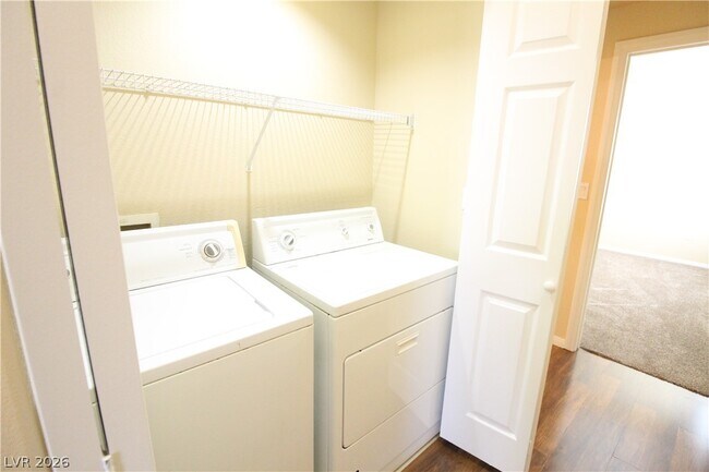 Building Photo - 6156 Pine Villa Ave