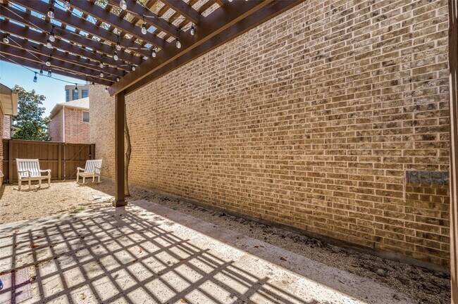 Building Photo - 4068 Winsor Dr