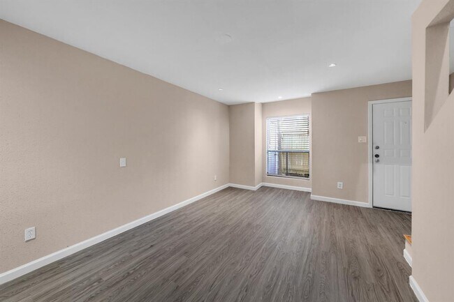 Building Photo - 2110 Wilcrest Dr