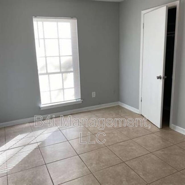 Building Photo - 8103 Creekstone Ct