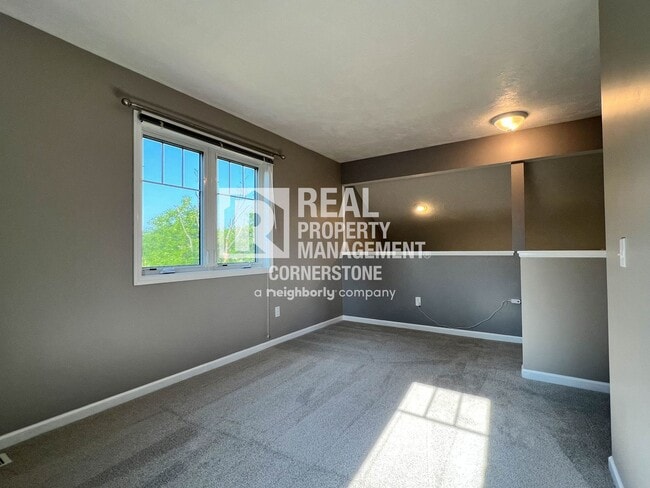 Building Photo - Spacious Country Home with Huge Yard and A...