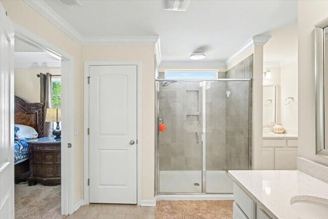 Building Photo - Stunning 5 Bed/3.5 Bath Home in Buckhead East