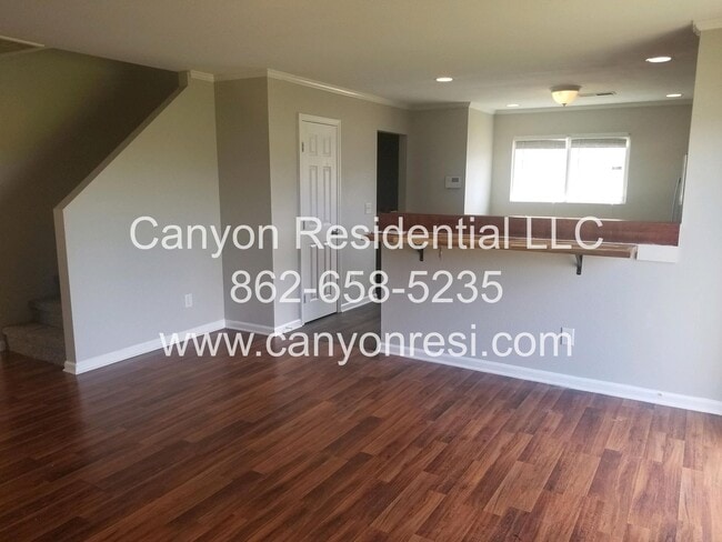 Building Photo - 103 Dormont Dr NE